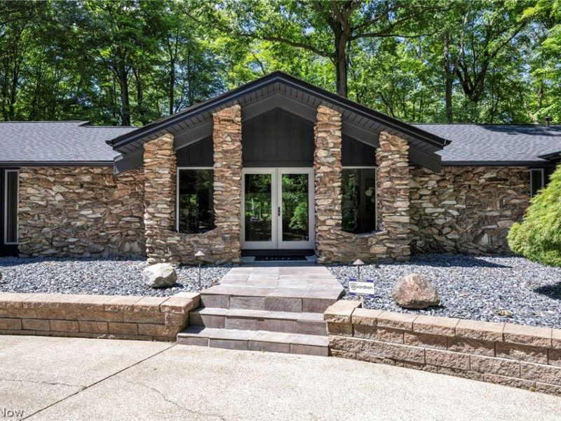 11860 Ridgecliff Circle, Strongsville, OH 44136 Photo 6