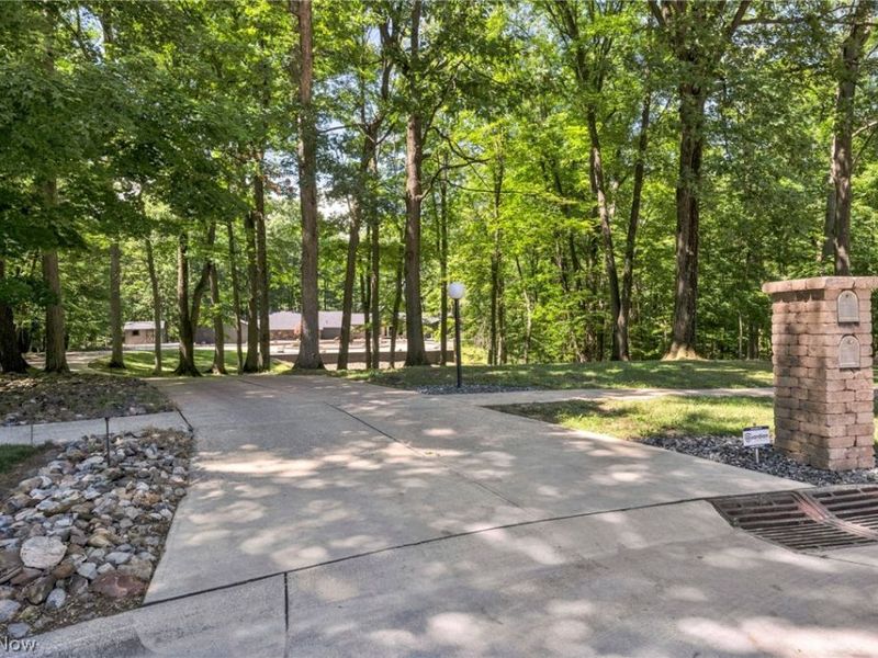 11860 Ridgecliff Circle, Strongsville, OH 44136 Photo 7