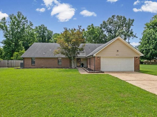 8001 CLAREDALE DR, Bartlett, TN 38133