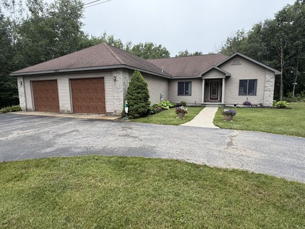 895 Smeaton Road, Houghton Lake, MI 48629