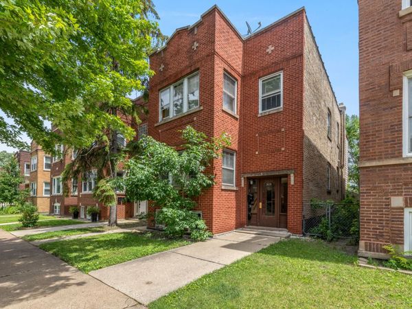 3031 N DAVLIN Court, Chicago, IL 60618