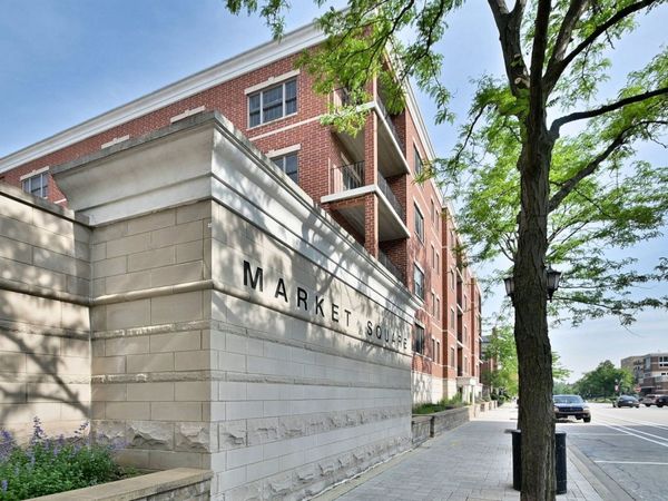210 N Addison Avenue , Unit 301, Elmhurst, IL 60126