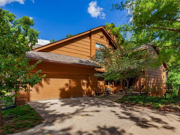 7052 Oak Brook Drive, Urbandale, IA 50322