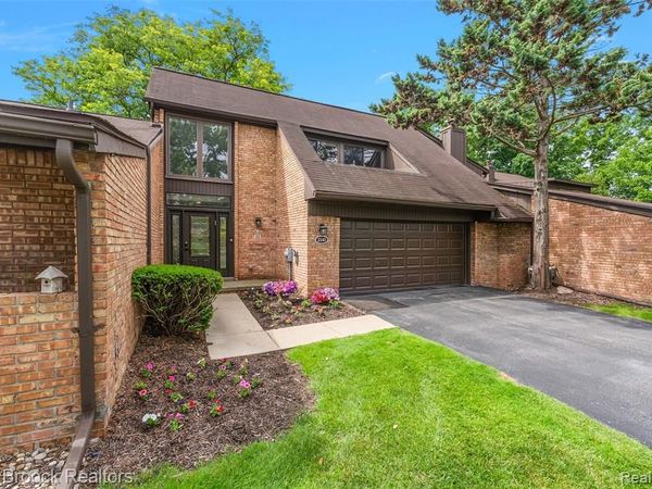 2141 Bordeaux Street, West Bloomfield Twp, MI 48323