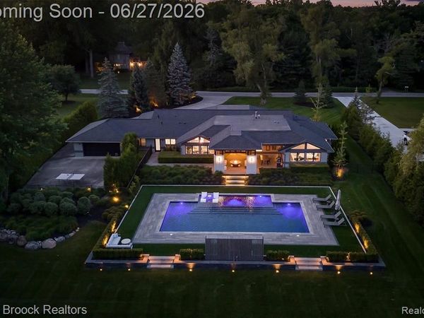 7400 Parkstone Lane, Bloomfield Twp, MI 48301