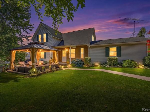 806 S 10th Street, St. Clair, MI 48079