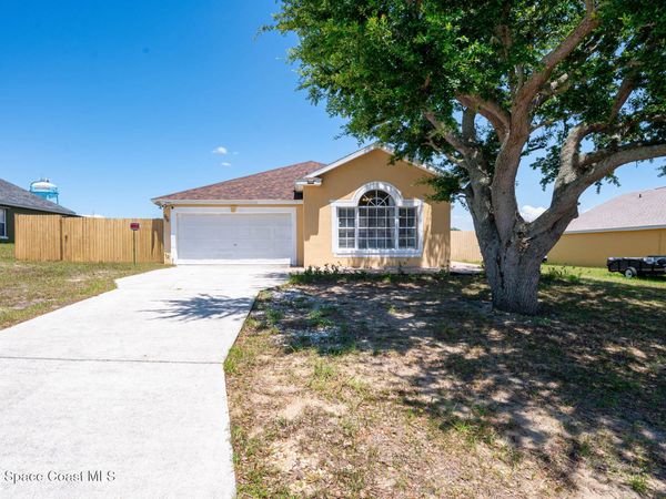 956 Lyon Street, Unit Citrus Acr, Lake Wales, FL 33853