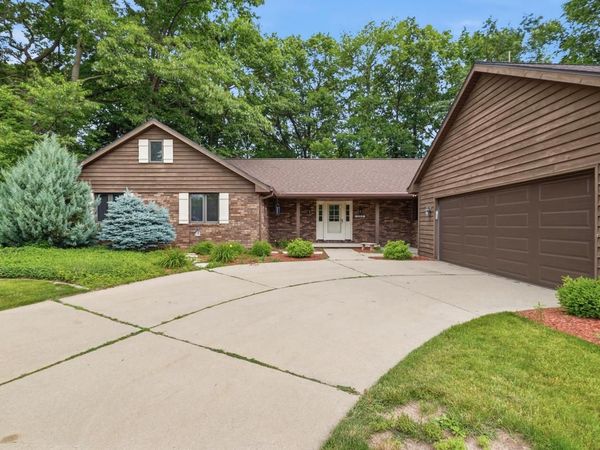343 E LE CAPITAINE CIRCLE, Green Bay, WI 54302