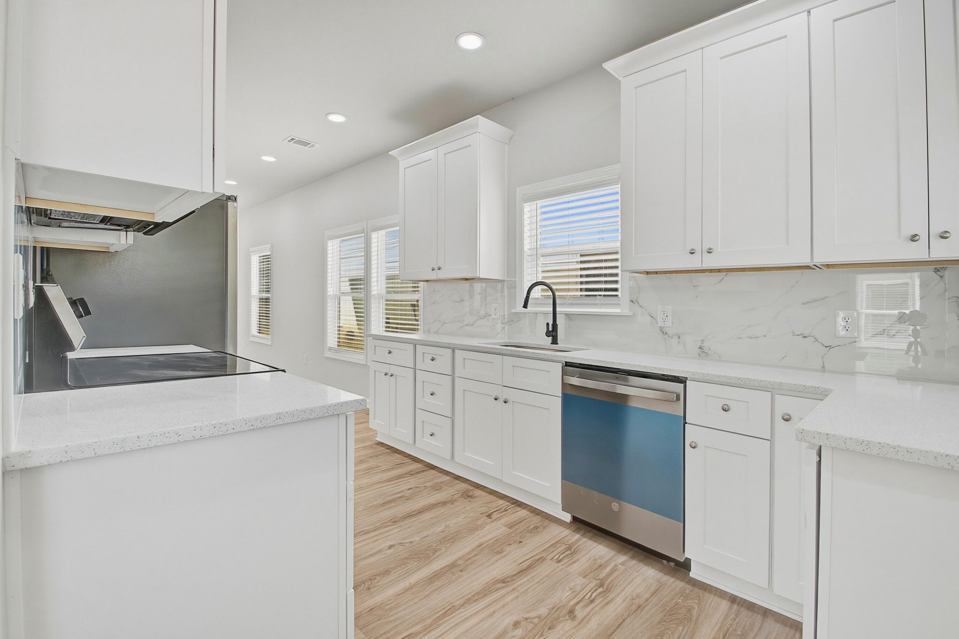 4707 Boundary Street Photo 12
