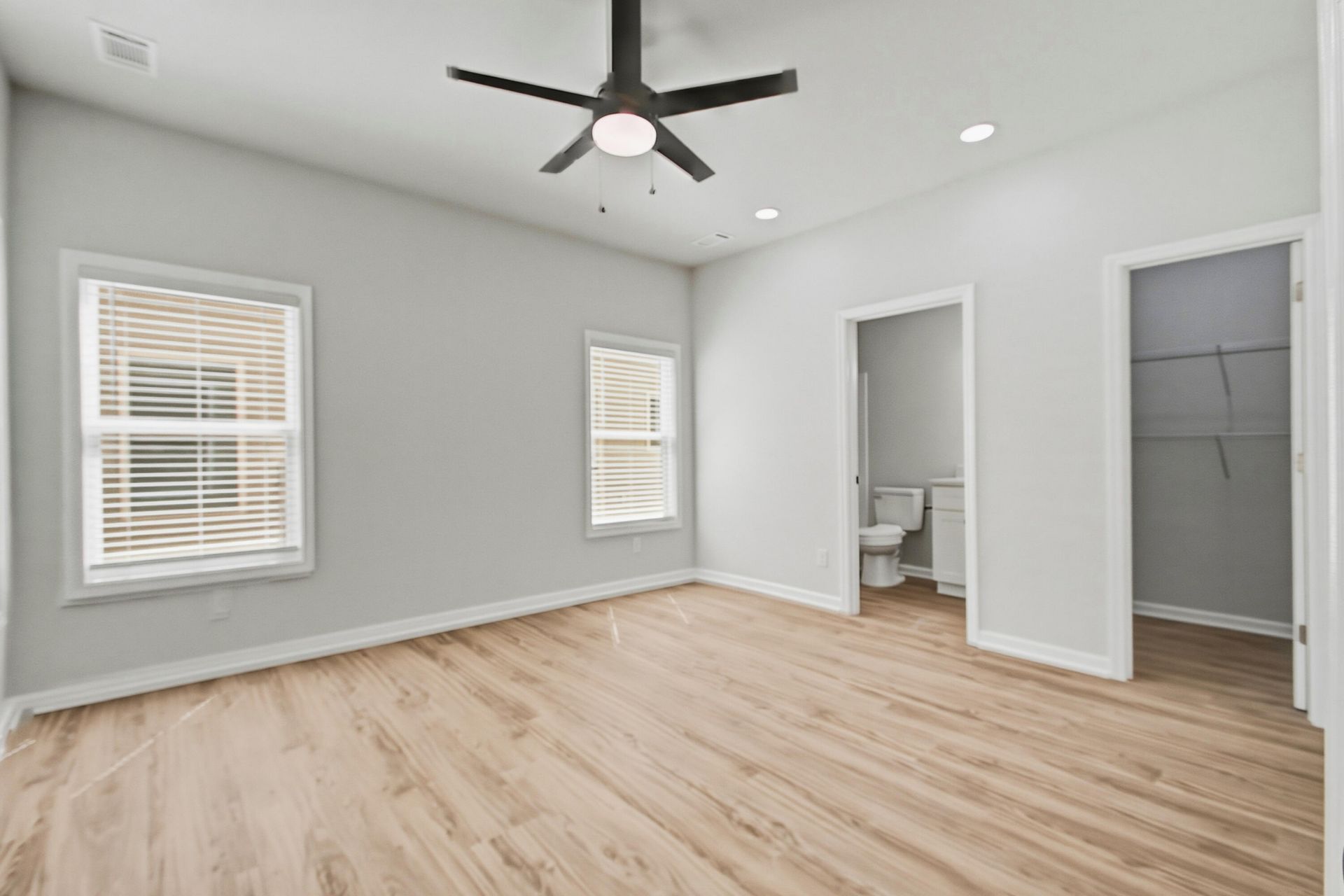 4707 Boundary Street Photo 13