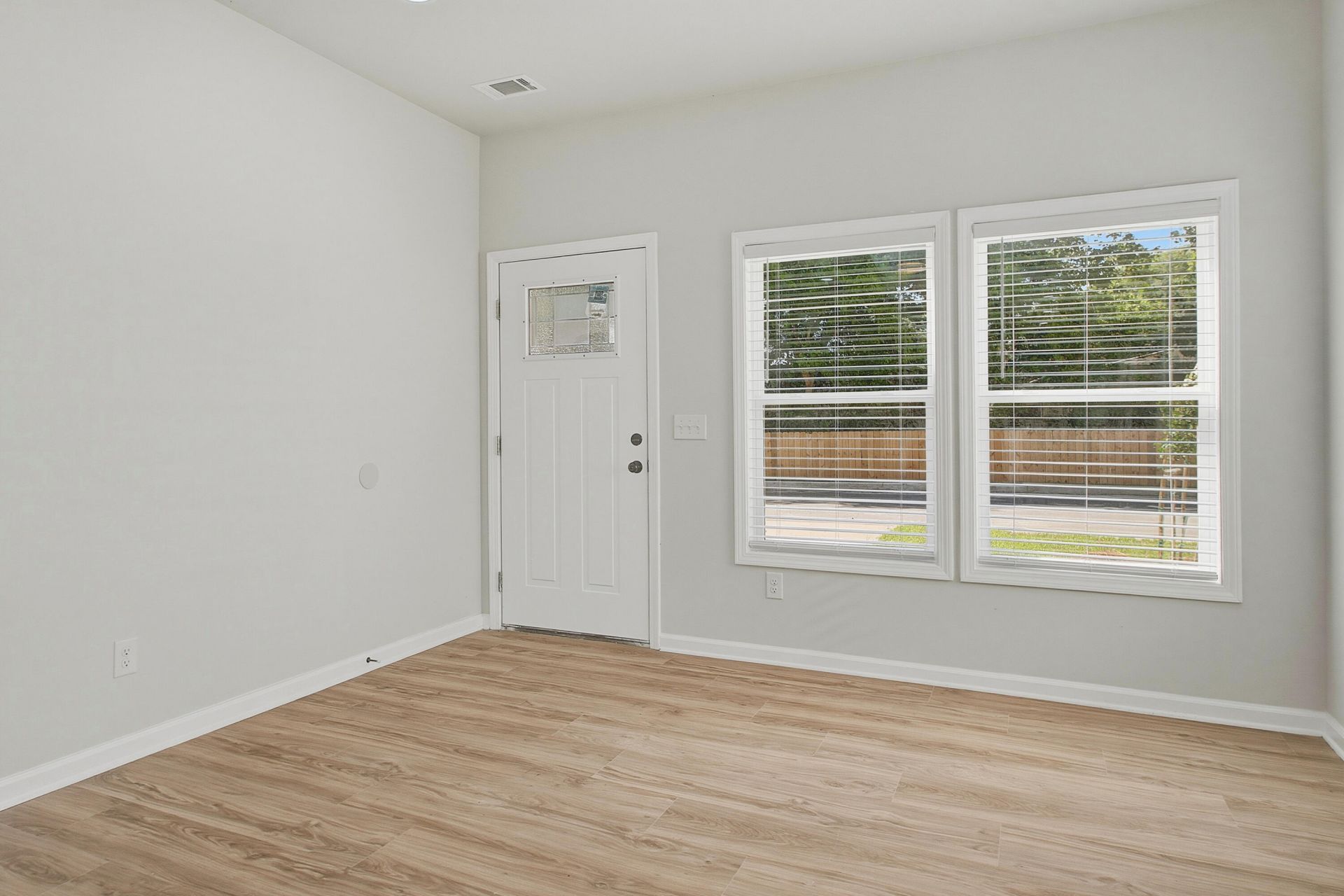 4707 Boundary Street Photo 4