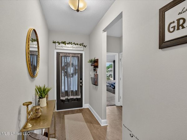 81 Saltmeadow Circle, Ocean Springs, MS 39564