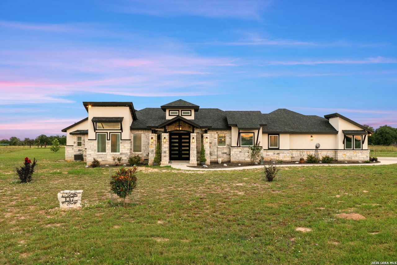 137 Ranchers Way, Floresville, TX 78114 Main Photo