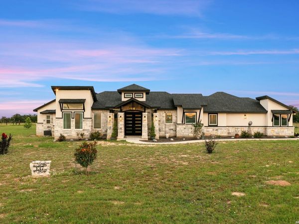 137 RANCHERS WAY, Floresville, TX 78114