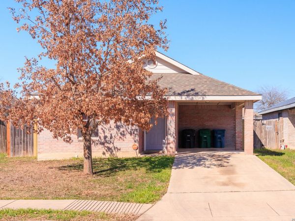 9226 EMERALD PORT DR, San Antonio, TX 78242