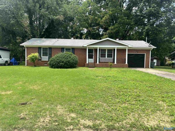 3013 Greenhill Drive NW, Huntsville, AL 35810