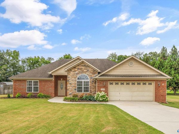 120 Bucks Pocket Drive, New Market, AL 35761