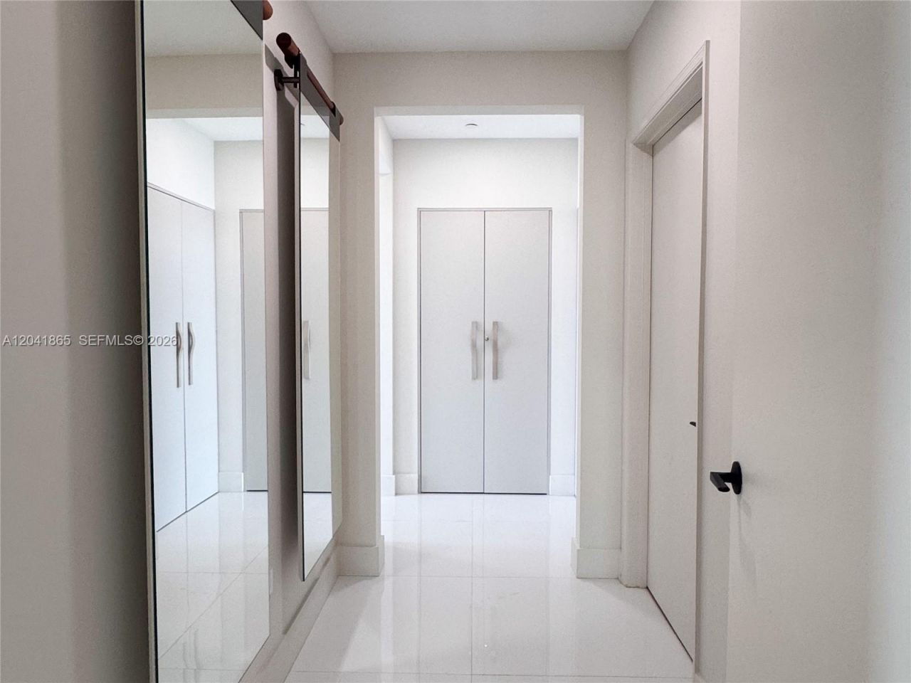 950 Brickell Bay Dr , Unit 5608, Miami, FL 33131 Photo