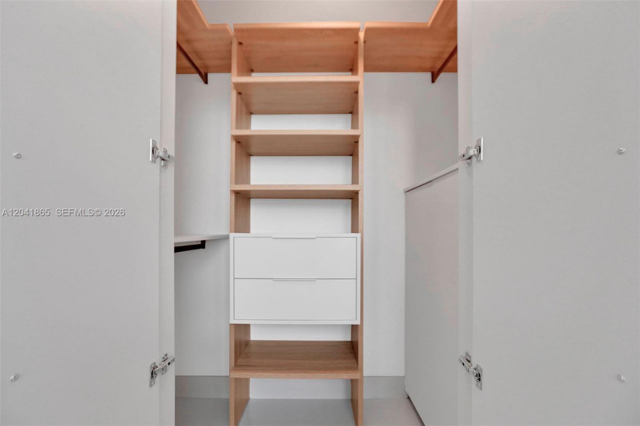 950 Brickell Bay Dr , Unit 5608, Miami, FL 33131 Photo