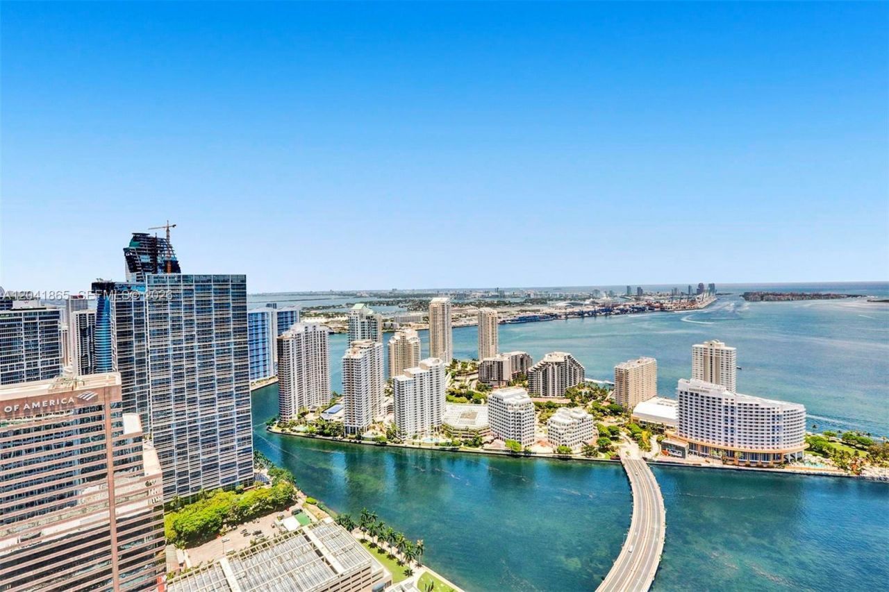 950 Brickell Bay Dr , Unit 5608, Miami, FL 33131 Photo