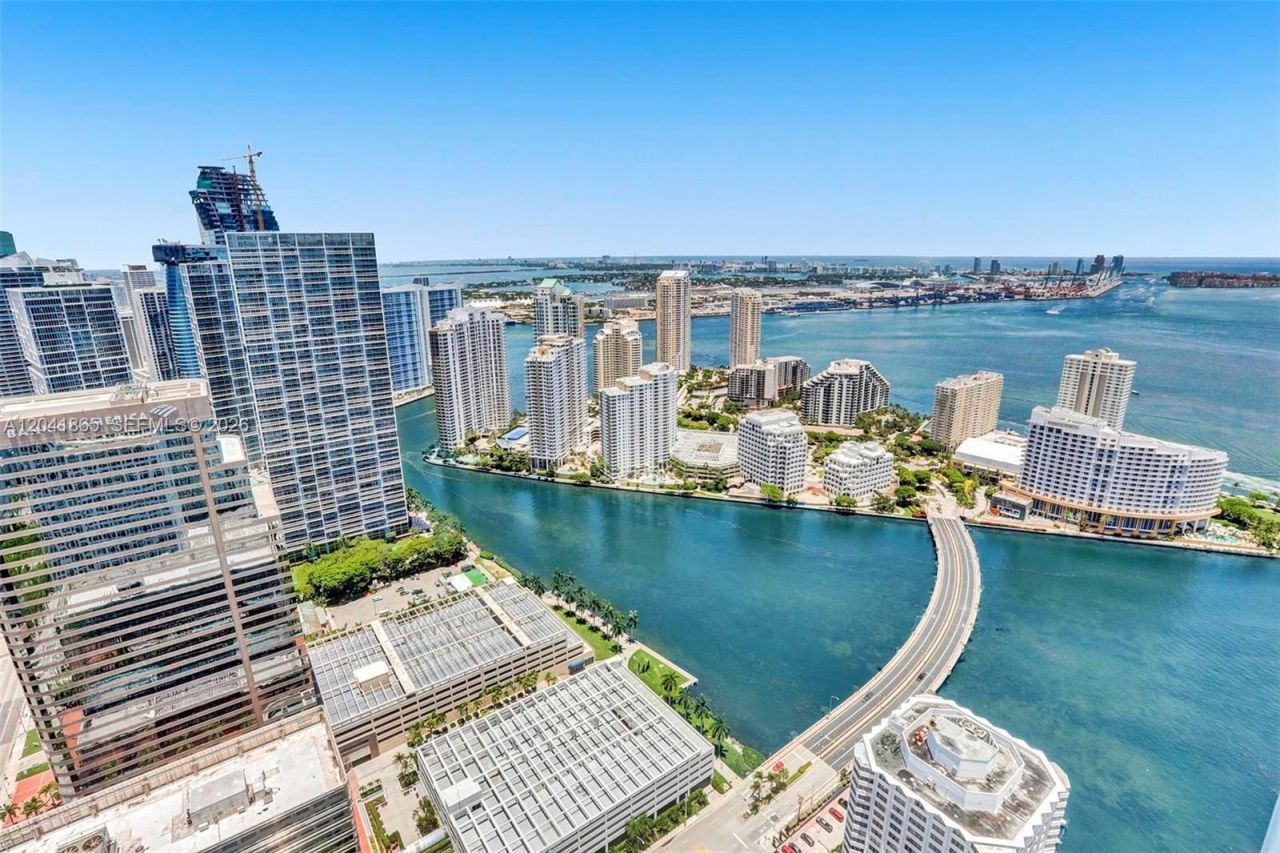 950 Brickell Bay Dr , Unit 5608, Miami, FL 33131 Photo