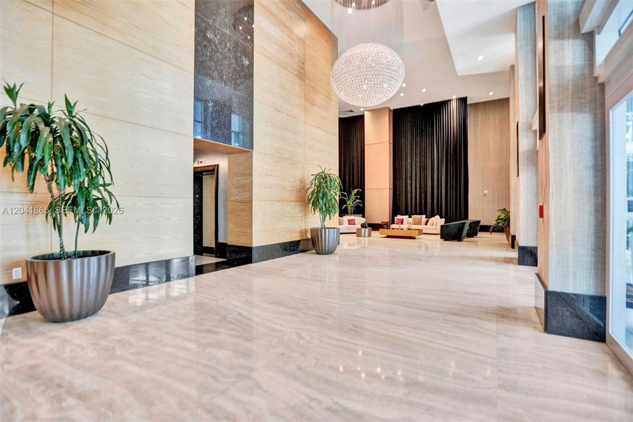 950 Brickell Bay Dr , Unit 5608, Miami, FL 33131 Photo