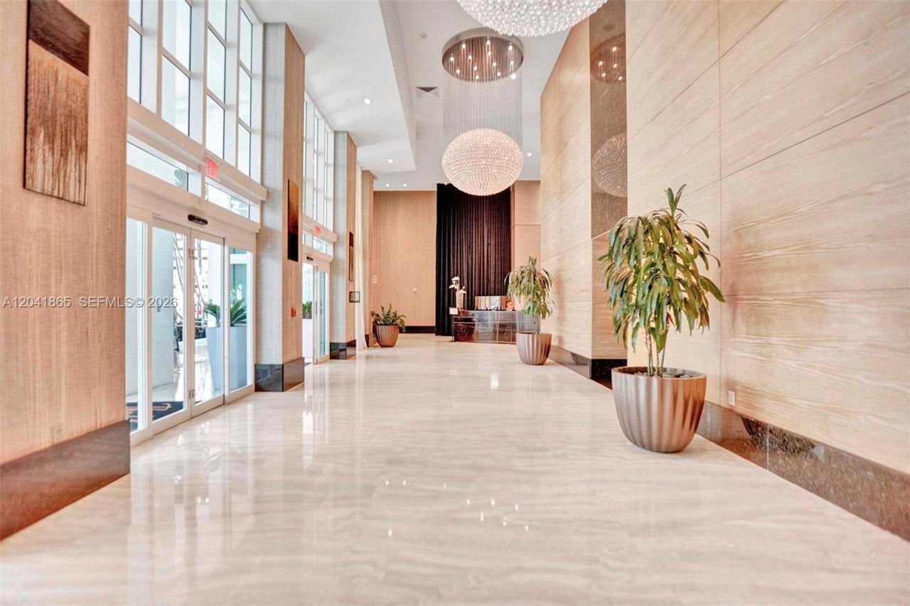 950 Brickell Bay Dr , Unit 5608, Miami, FL 33131 Photo