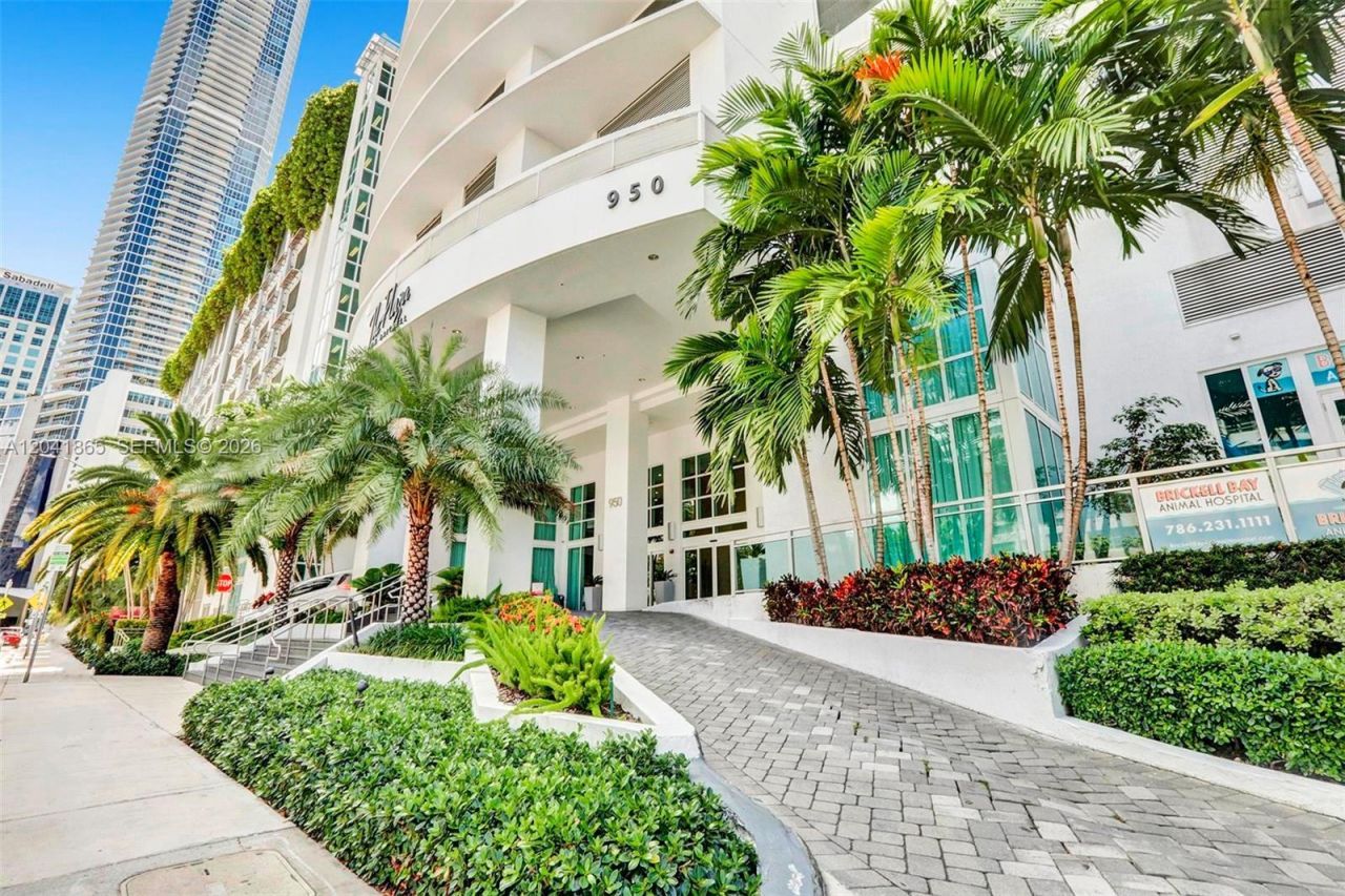 950 Brickell Bay Dr , Unit 5608, Miami, FL 33131 Photo