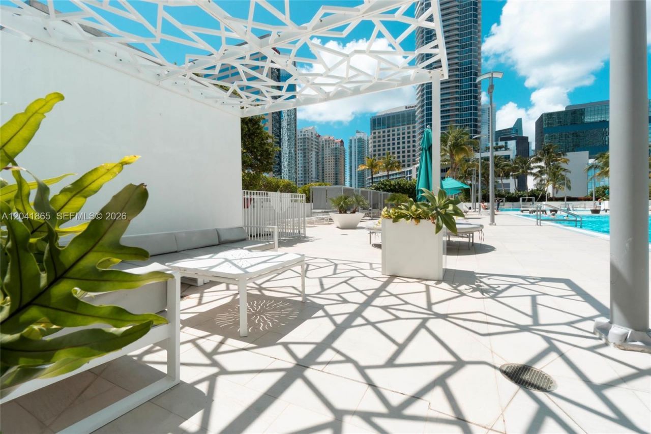 950 Brickell Bay Dr , Unit 5608, Miami, FL 33131 Photo