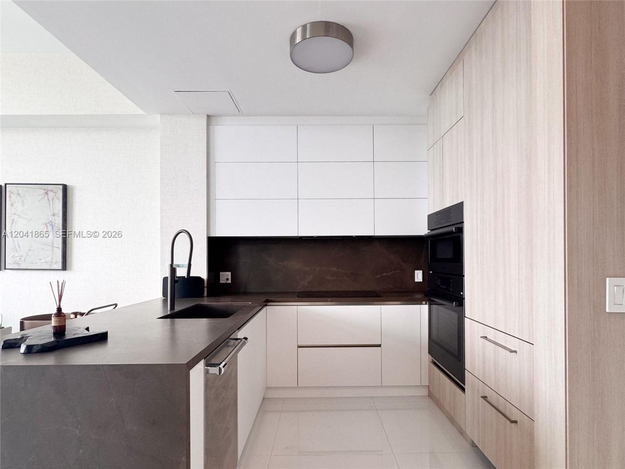 950 Brickell Bay Dr , Unit 5608, Miami, FL 33131 Photo