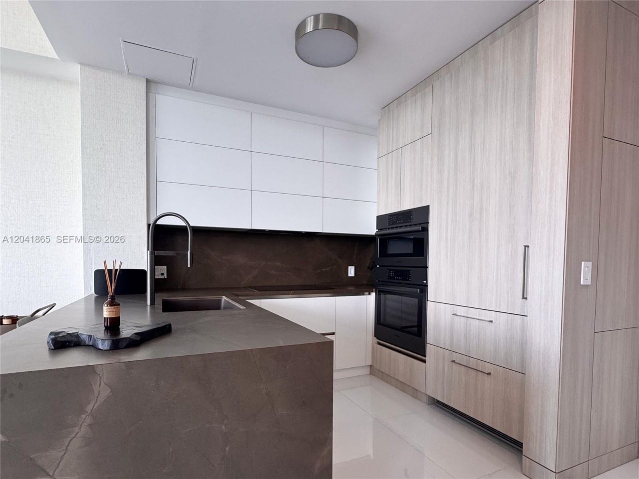 950 Brickell Bay Dr , Unit 5608, Miami, FL 33131 Photo