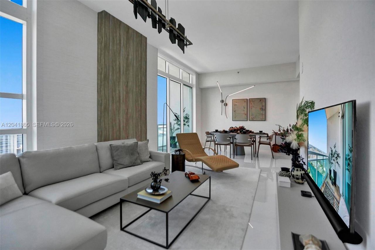950 Brickell Bay Dr , Unit 5608, Miami, FL 33131 Photo