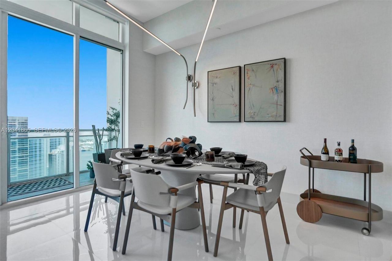 950 Brickell Bay Dr , Unit 5608, Miami, FL 33131 Photo