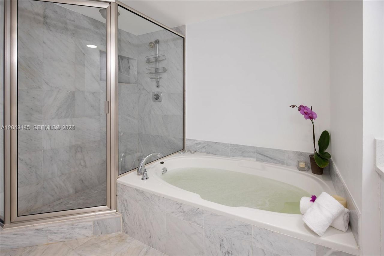 3640 Yacht Club Dr., Unit 304, Aventura, FL 33180 Photo