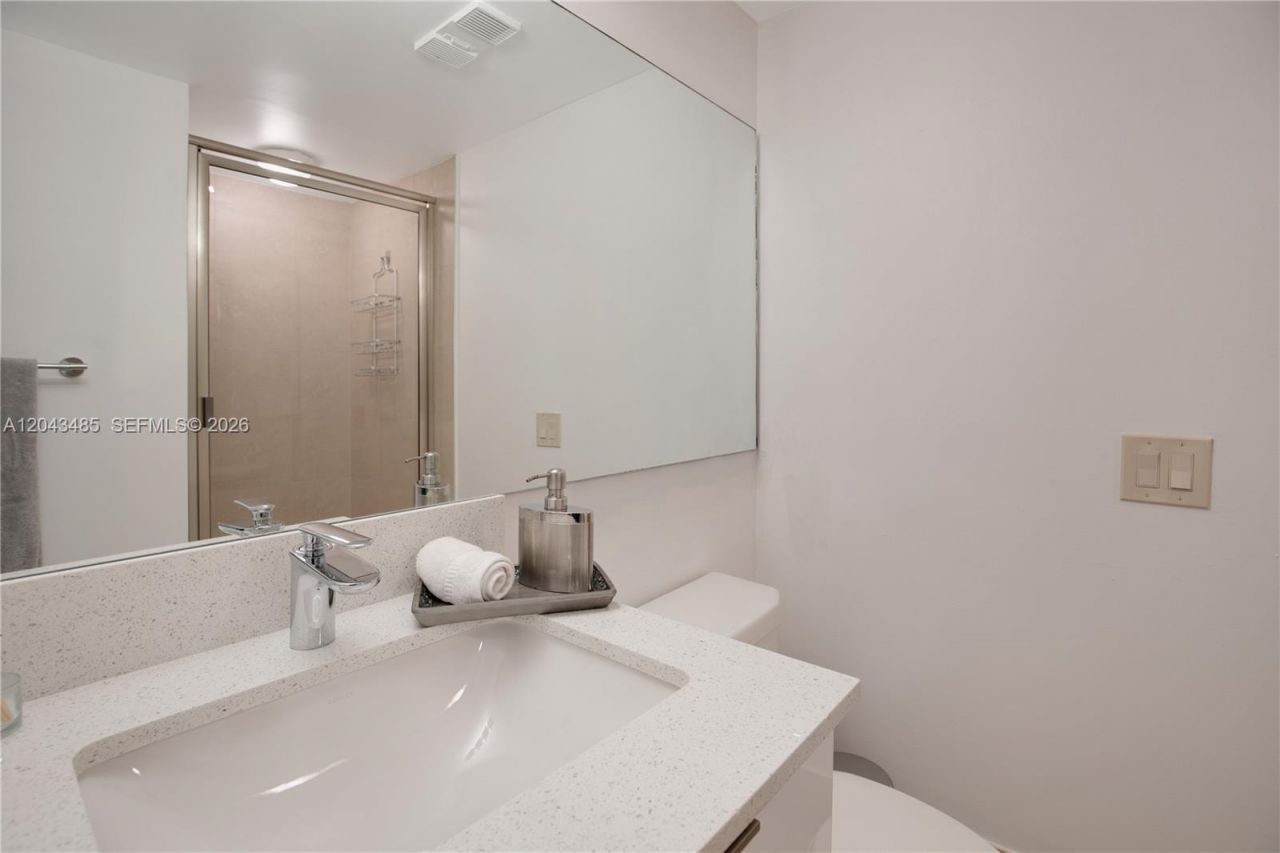 3640 Yacht Club Dr., Unit 304, Aventura, FL 33180 Photo