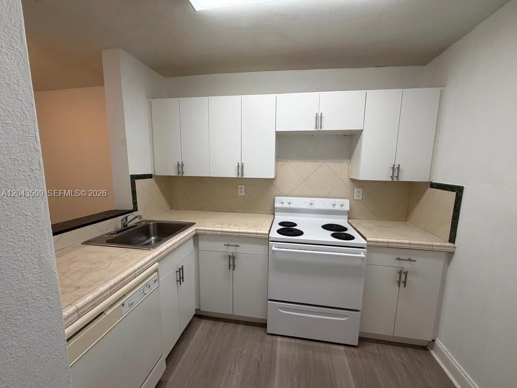 492 NW 165th St Rd , Unit C-211, Miami, FL 33169 Photo