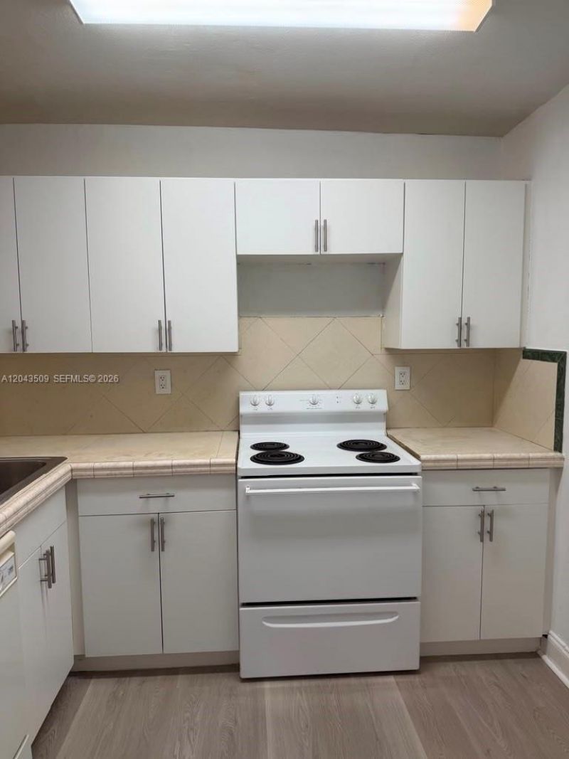 492 NW 165th St Rd , Unit C-211, Miami, FL 33169 Photo