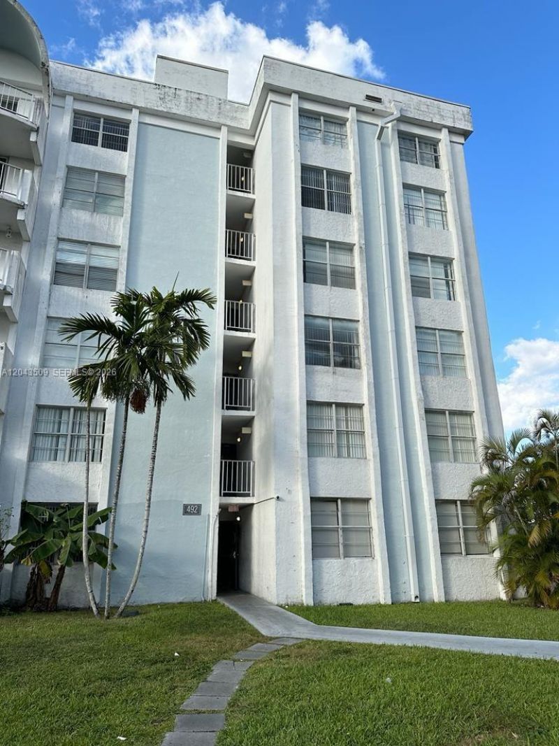 492 NW 165th St Rd , Unit C-211, Miami, FL 33169 Photo