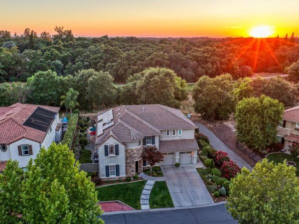 9425 Pinehurst Dr, Roseville, CA 95747