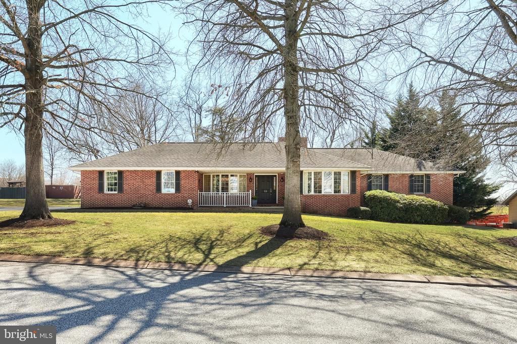 910 SHENANDOAH LANE , YORK, PA 17404