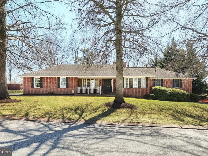 910 Shenandoah Lane , York, PA 17404 Main Photo