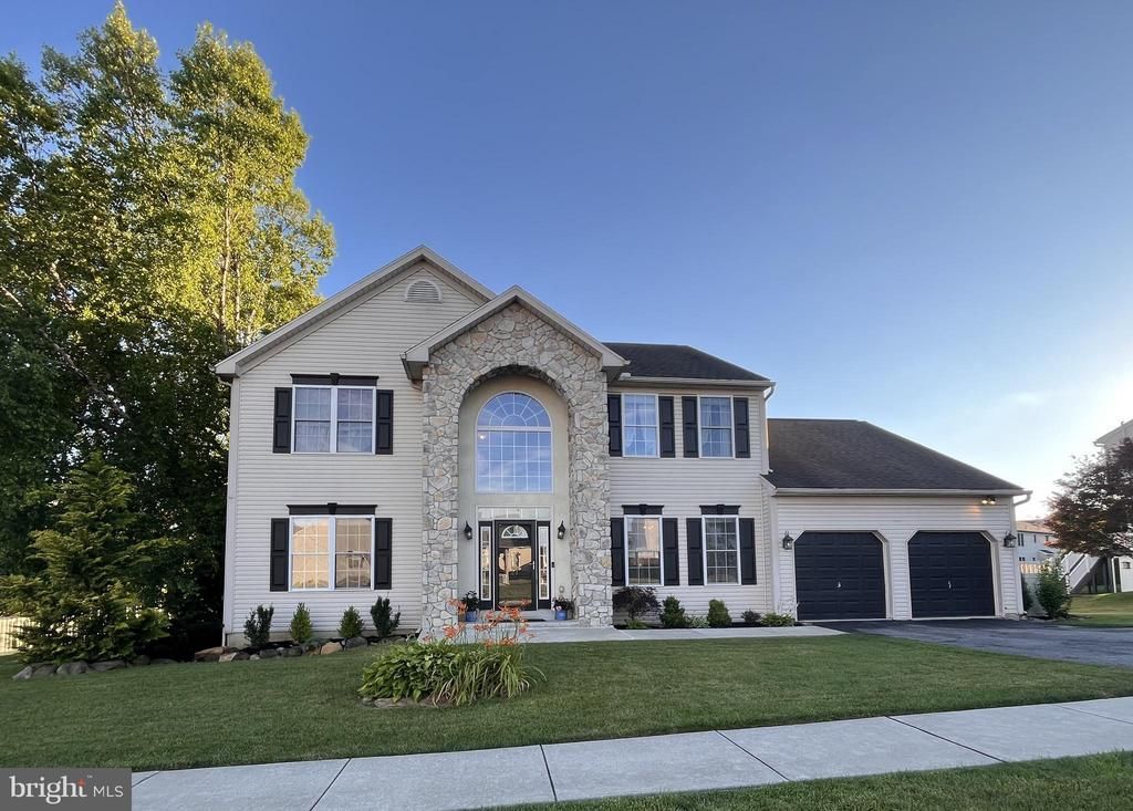 21 SHELLY DRIVE , SINKING SPRING, PA 19608