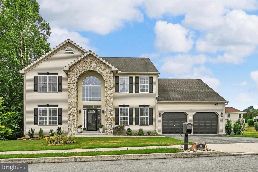 21 SHELLY DRIVE, SINKING SPRING, PA 19608