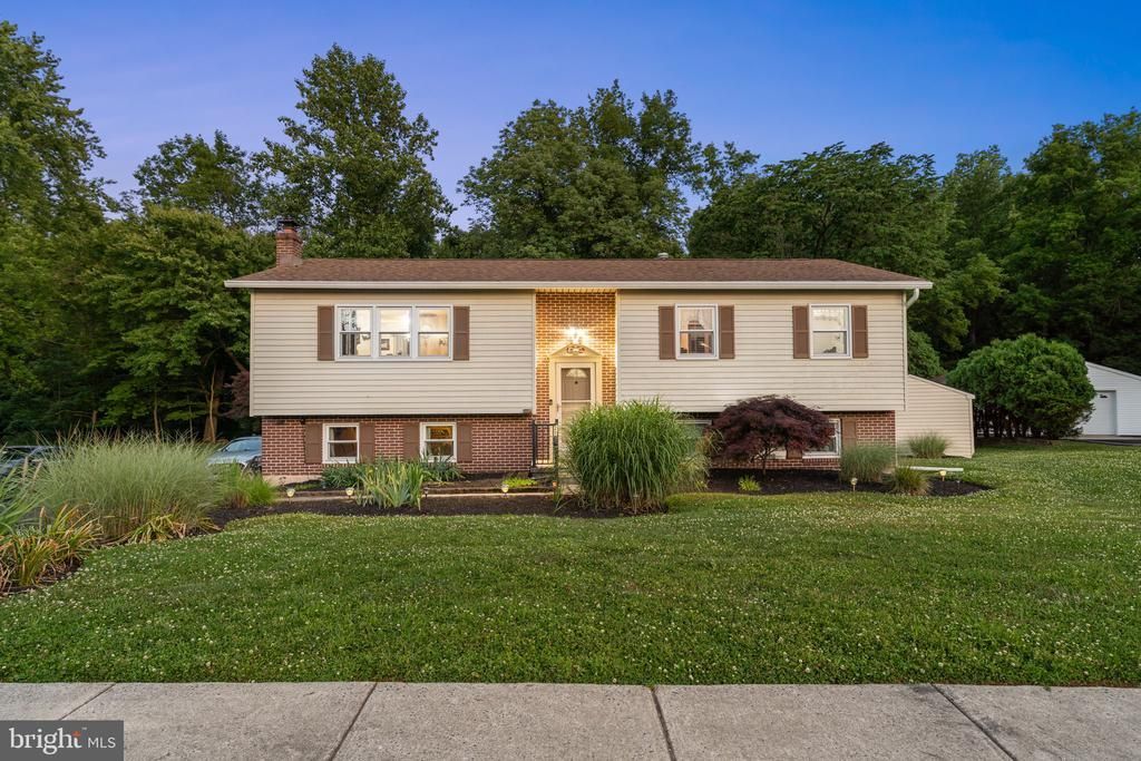 1946 BERGDOLL , BOOTHWYN, PA 19061