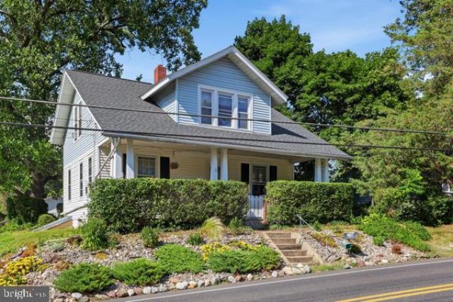 2021 LEITHSVILLE ROAD , HELLERTOWN, PA 18055