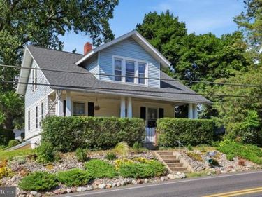 2021 LEITHSVILLE ROAD, HELLERTOWN, PA 18055