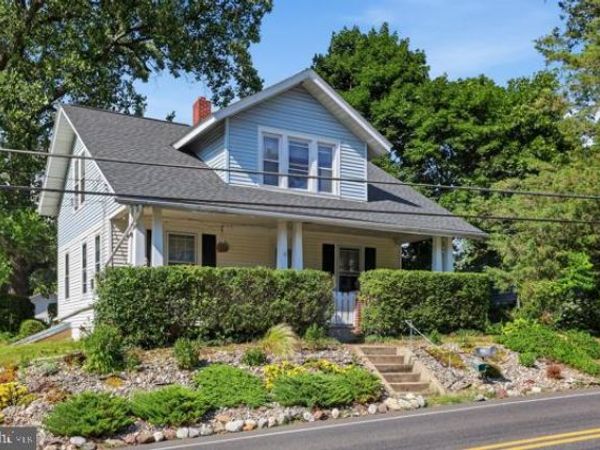 2021 LEITHSVILLE ROAD , HELLERTOWN, PA 18055