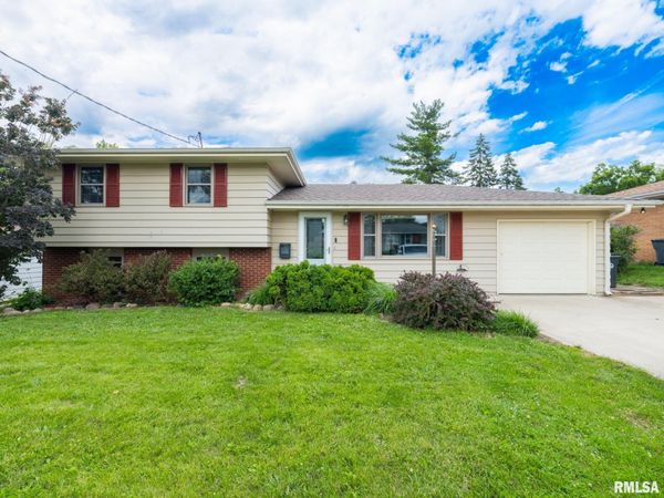 2217 CRESTVIEW Drive, Pekin, IL 61554