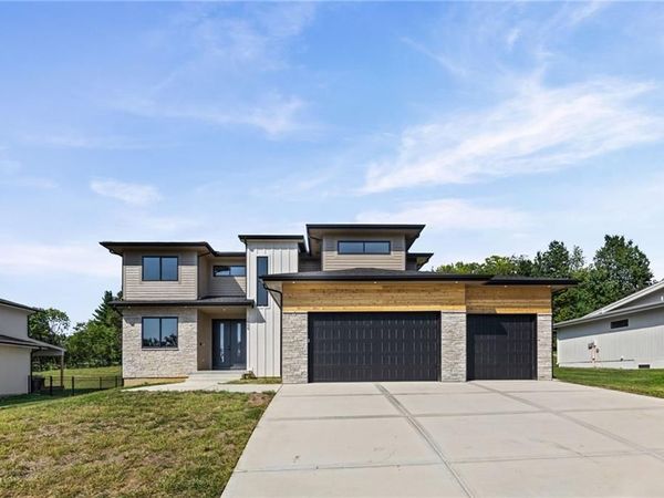 1006 Meadowbrook Drive, Kearney, MO 64060
