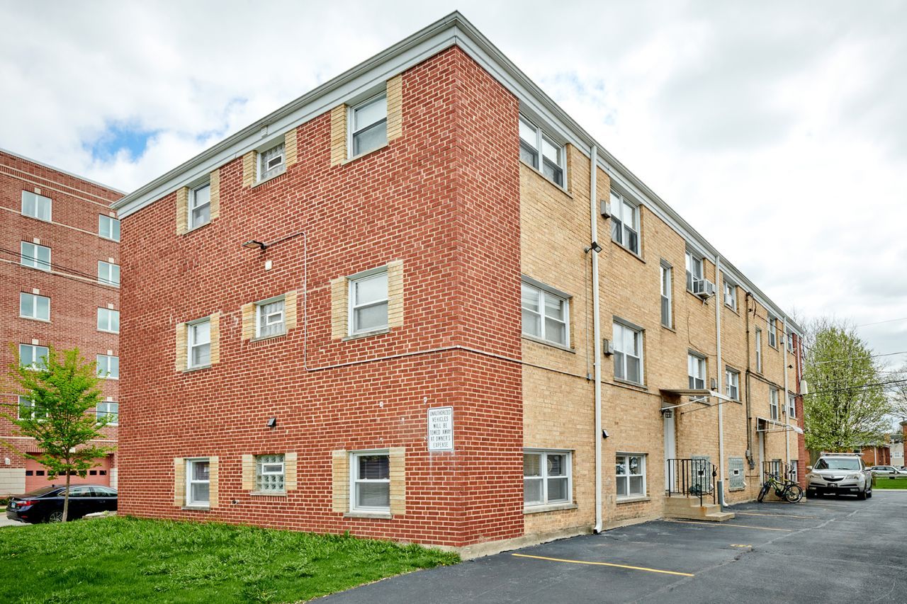 416 Laurel Avenue, Unit 1, Des Plaines, IL 60016 Main Photo